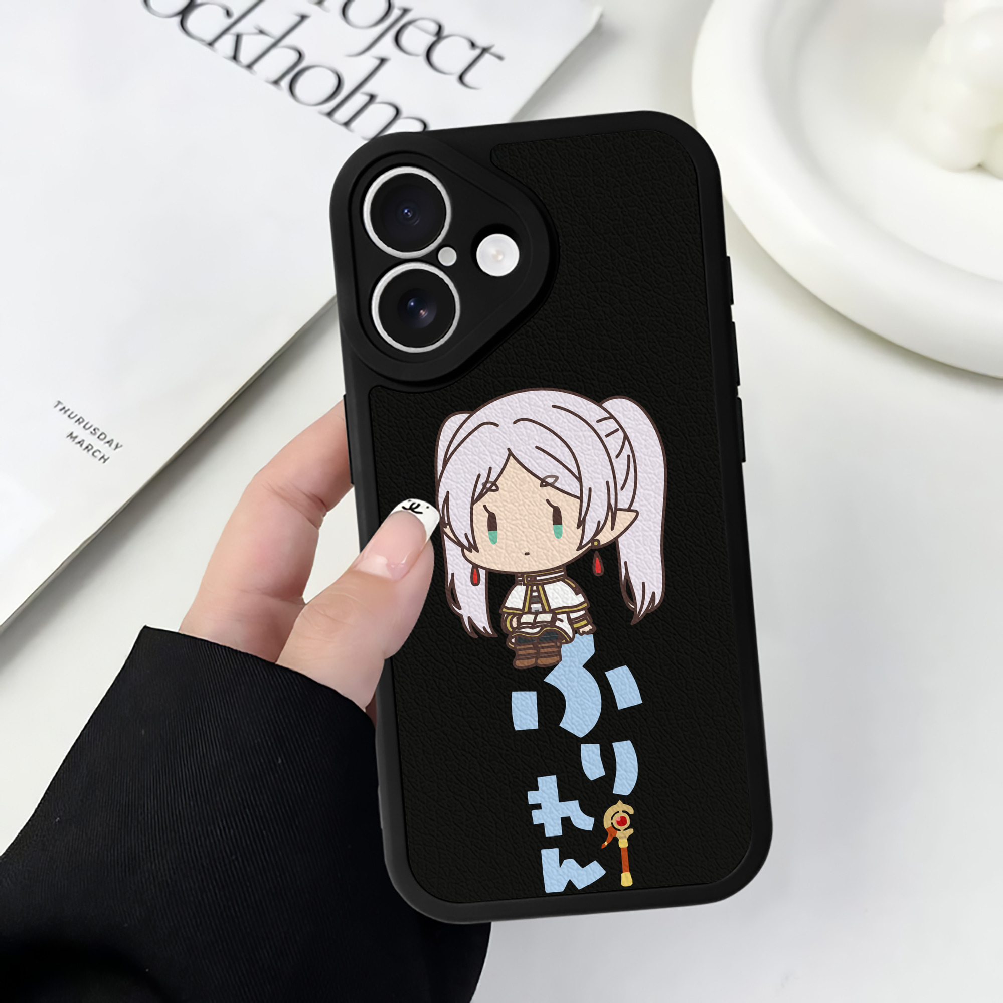 （画像用） 葬送のフリーレン Frieren 【iPhone 16シリーズ対応】シリコンスマホケース（レザー調） 材質：シリコン